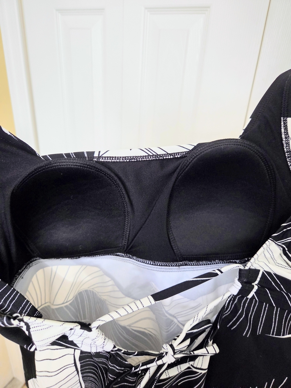 Kona Sol Black & White Leaf Print Peplum Swim Top - Picture 7 of 12